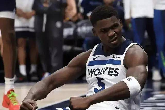 土媒：费内巴切在同时谈4-5名中卫